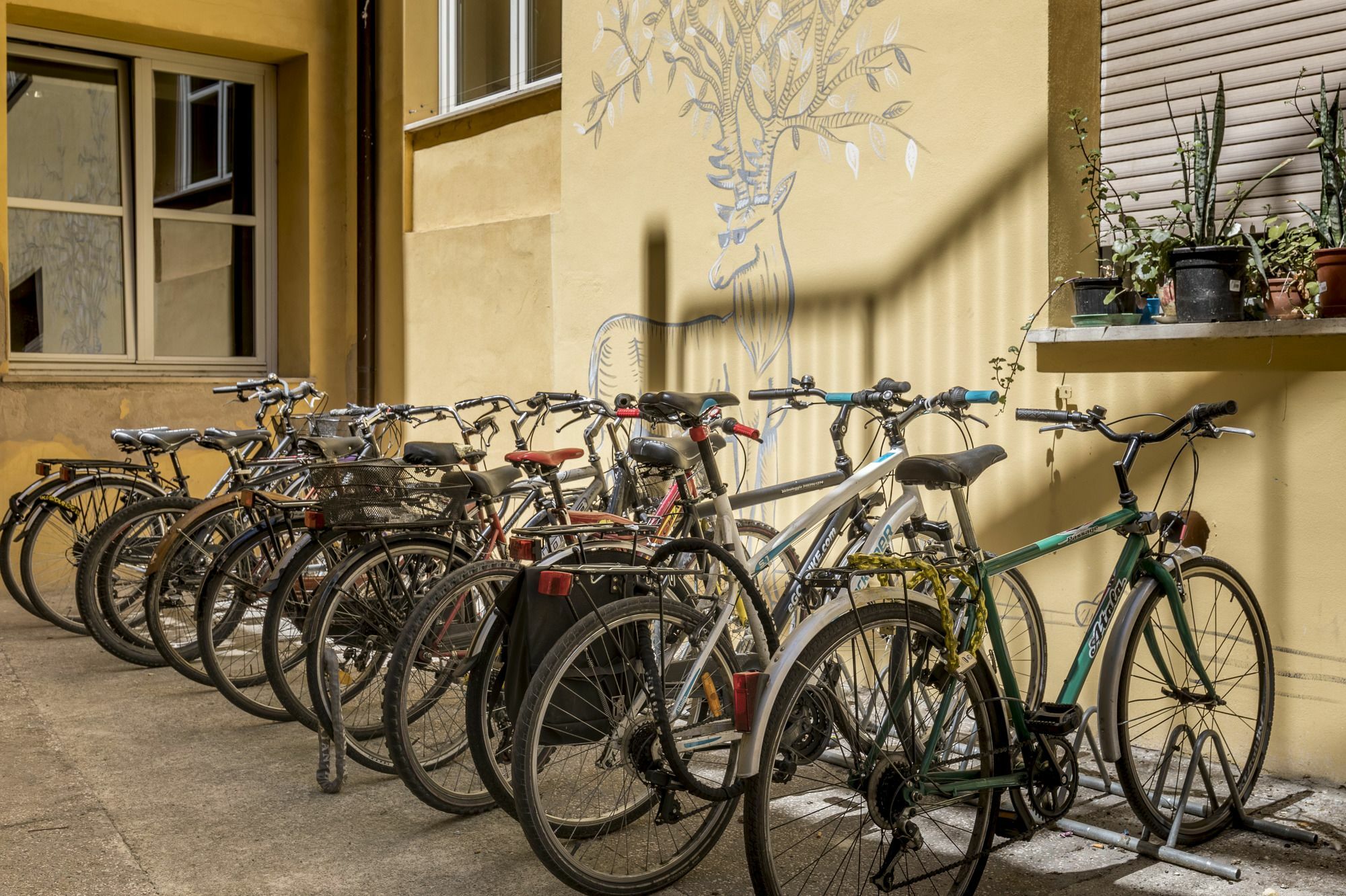 A Pousada Ostello San Filippo Neri Modena Exterior foto